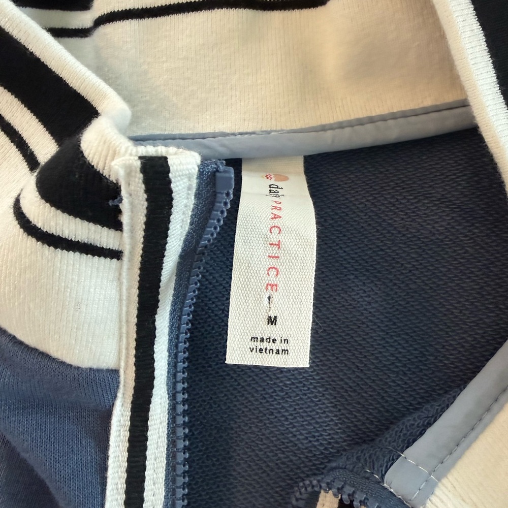 🌟 Anthropology Daily Practice Color-block Pullover - Picture 5 of 9